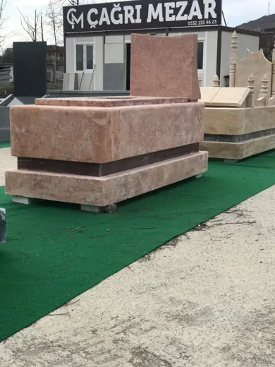 Rosso levanto mermer sanduka mezar, atölyede hazırlanmış